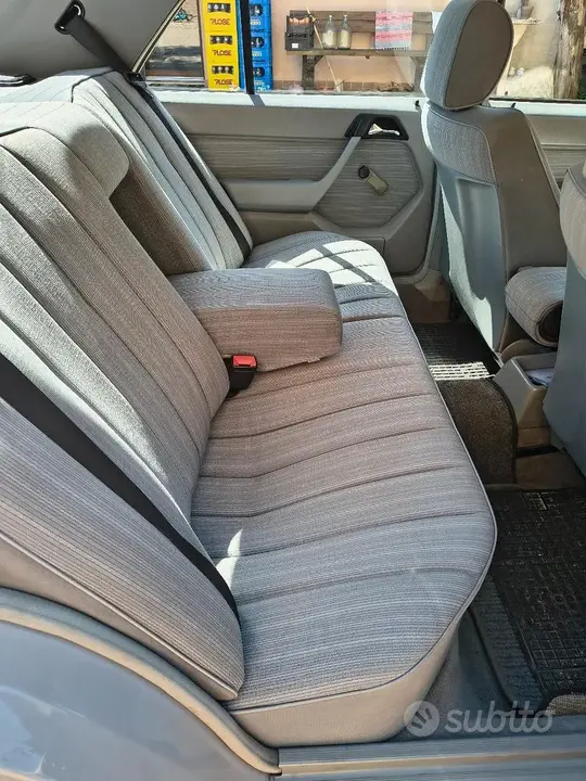 Mercedes-Benz W124 1988 photo 5