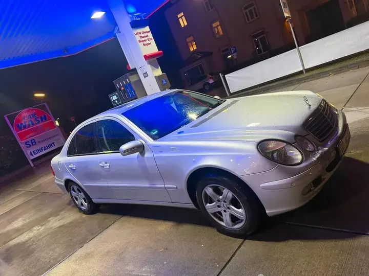 Mercedes-Benz E200