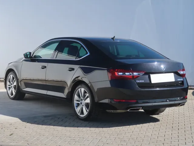 Skoda Superb 2019 photo 3