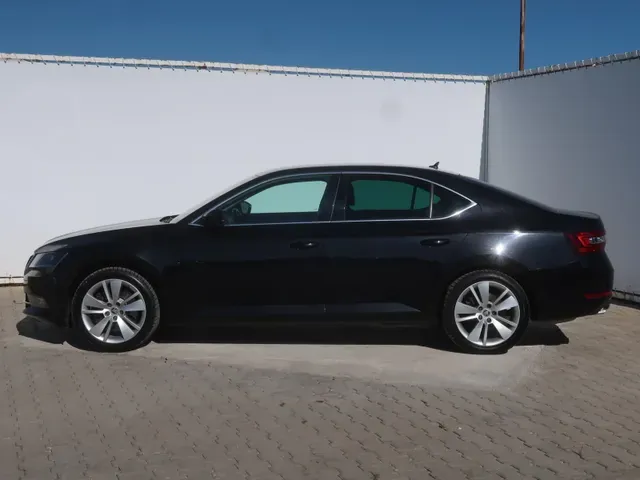 Skoda Superb 2019 photo 2