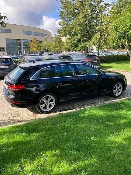Audi A4 2018 photo 2