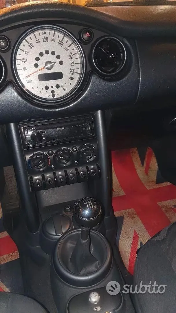 Toyota Mini One 2003 photo 2