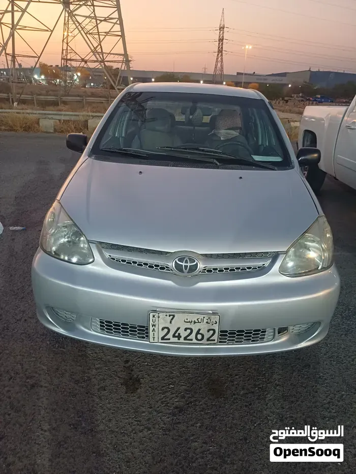 Toyota Echo 2004 photo 2