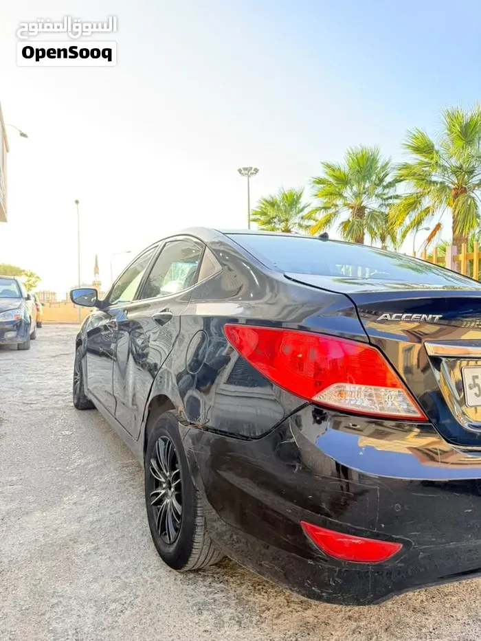 Hyundai Accent 2011 photo 2
