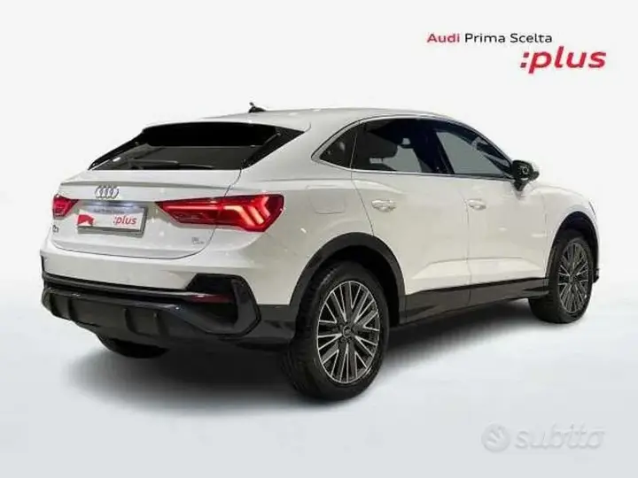 Audi Q3 2021 photo 2