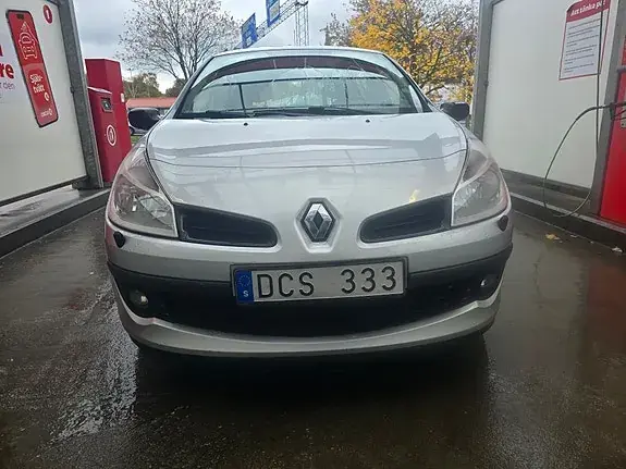 Renault Clio 2006 photo 2