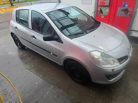 Renault Clio 2006 photo 3