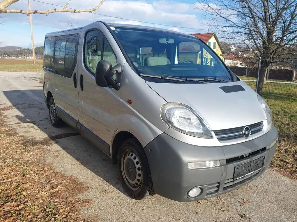 Opel Vivaro 2003 photo 2