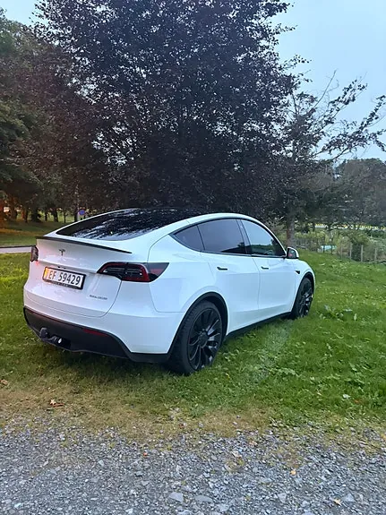 Tesla Model Y 2023 photo 3