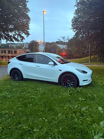 Tesla Model Y 2023 photo 5