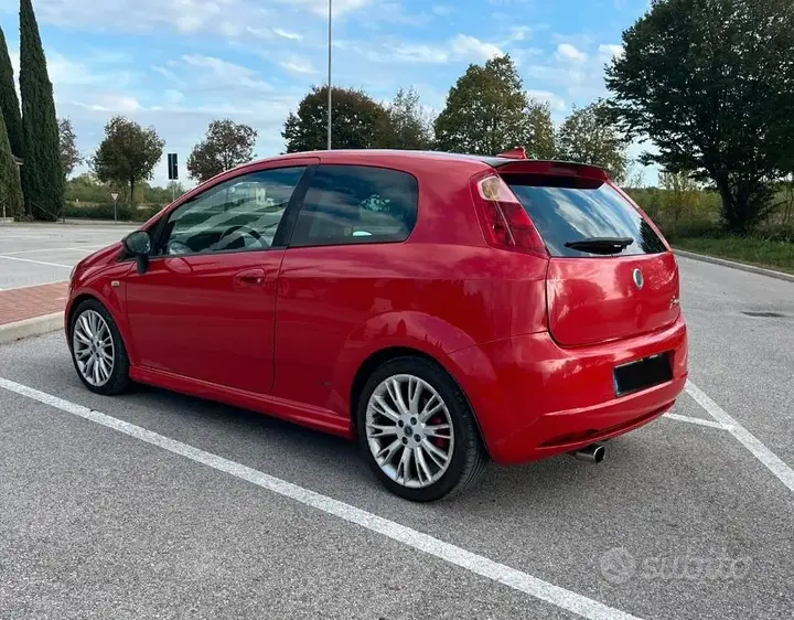 Fiat Grande Punto 2006 photo 2