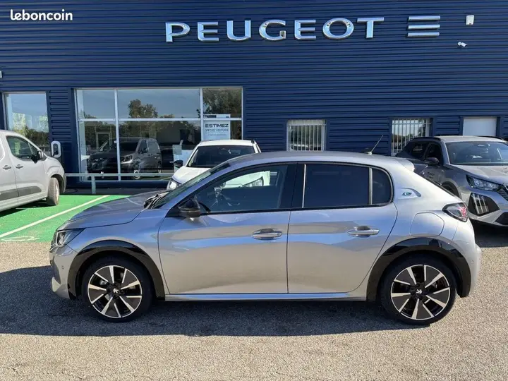Peugeot E-208