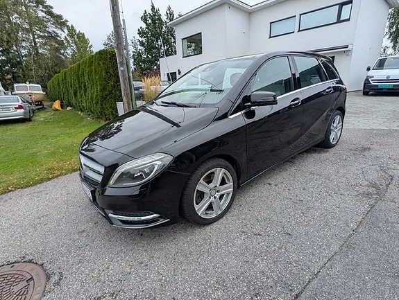 Mercedes-Benz B220 2013 photo 2