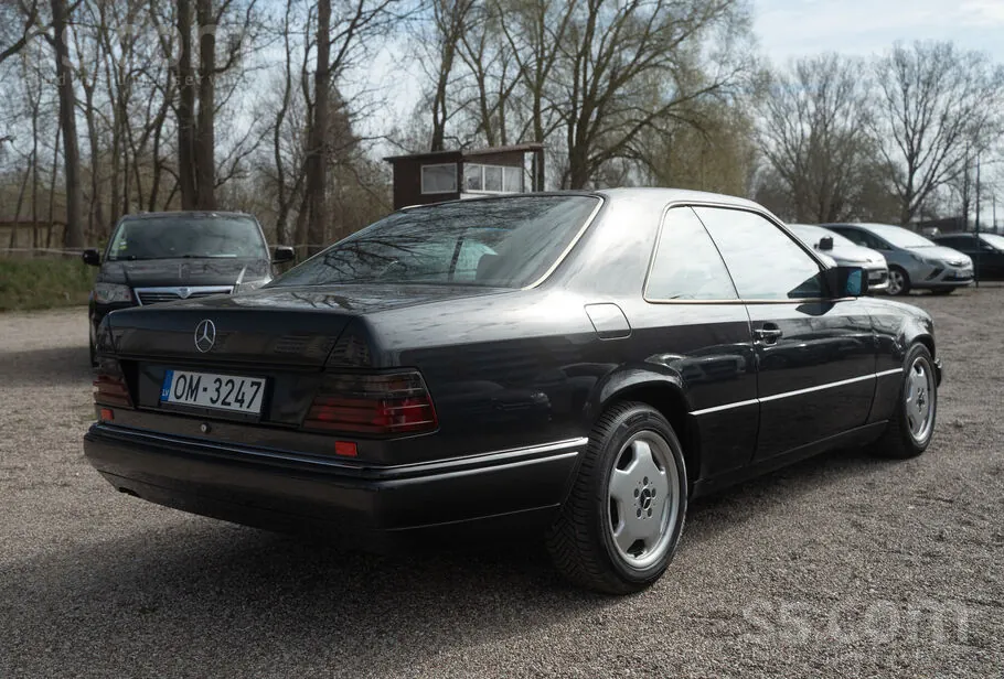 Mercedes-Benz E230 1988 photo 5