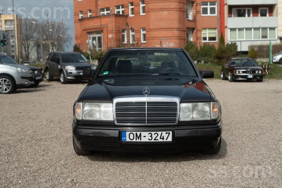 Mercedes-Benz E230 1988 photo 2