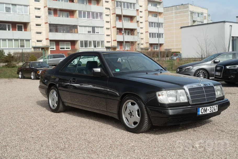 Mercedes-Benz E230 1988 photo 3