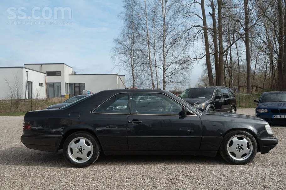 Mercedes-Benz E230 1988 photo 4