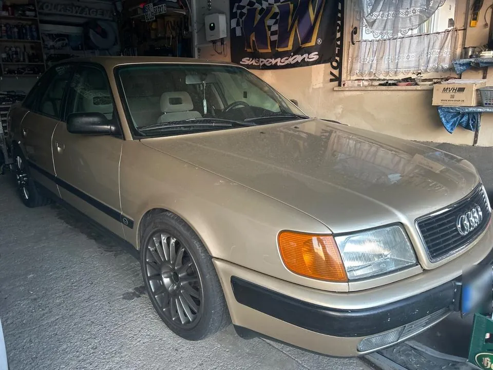 Audi 100