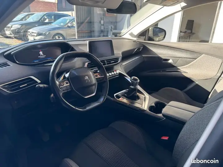 Peugeot 5008 2018 photo 5