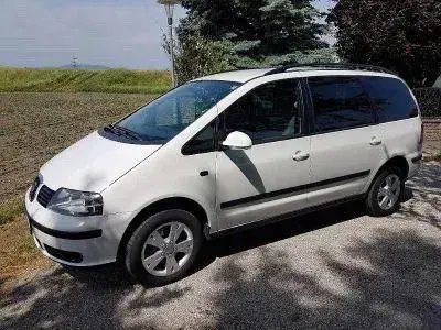 Seat Alhambra 2009 photo 2