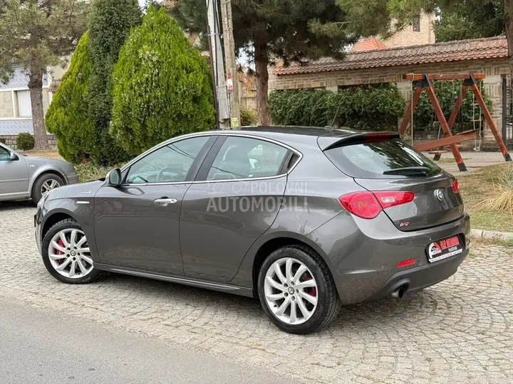 Alfa Romeo Giulietta 2013 photo 5