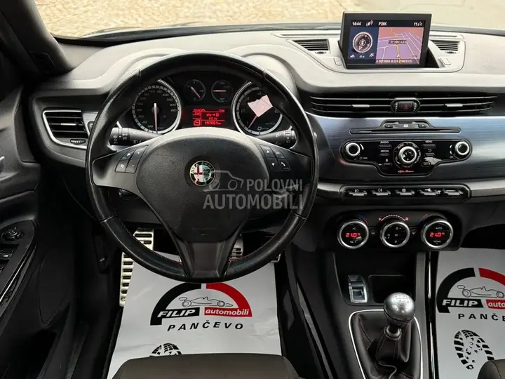 Alfa Romeo Giulietta 2013 photo 3