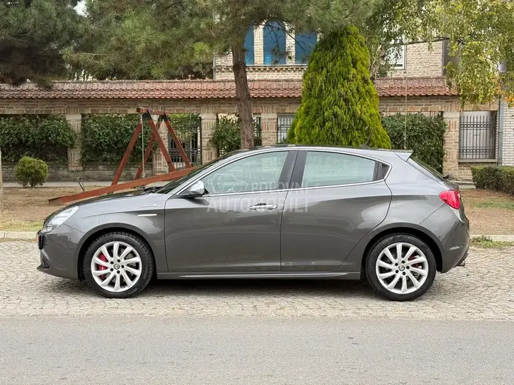 Alfa Romeo Giulietta 2013 photo 4