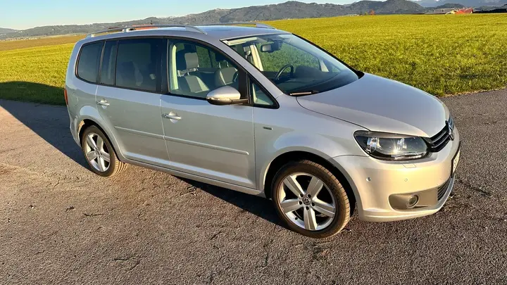 Volkswagen Touran 2014 photo 3