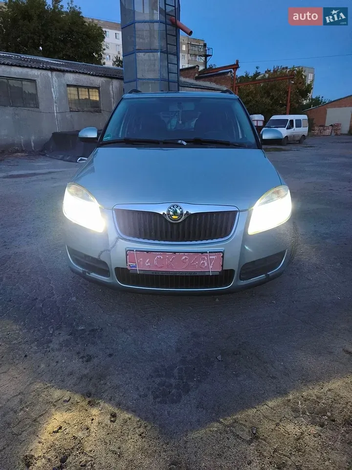 Skoda Fabia 2010 photo 5