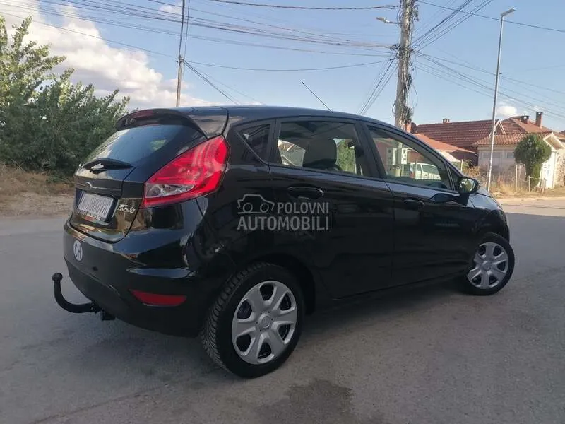 Ford Fiesta 2011 photo 2