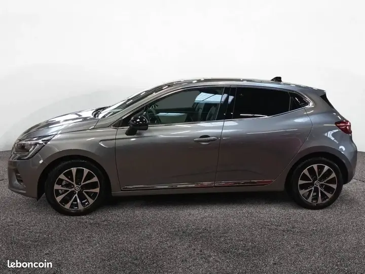 Renault Clio 2023 photo 2