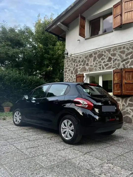 Peugeot 208 2013 photo 2