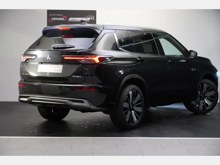 Mitsubishi Outlander photo 2