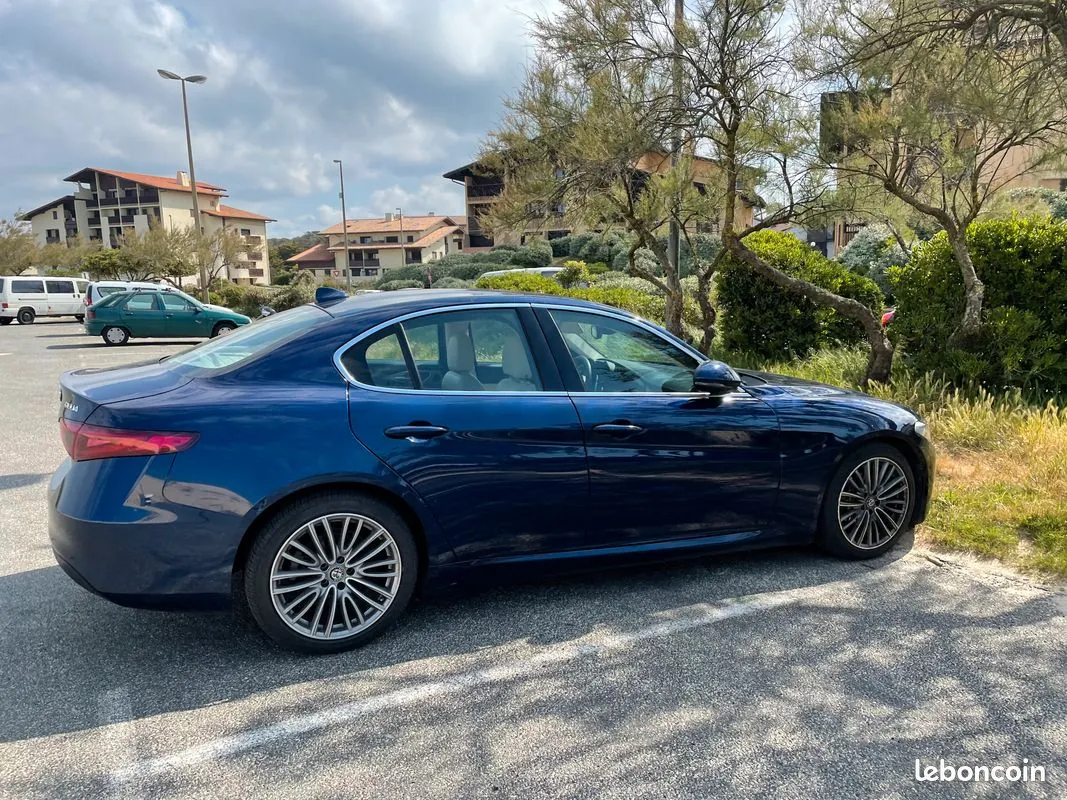 Alfa Romeo Giulia 2017 photo 2