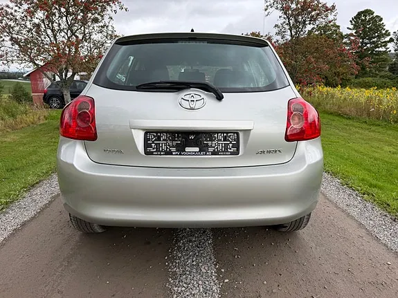 Toyota Auris 2010 photo 4