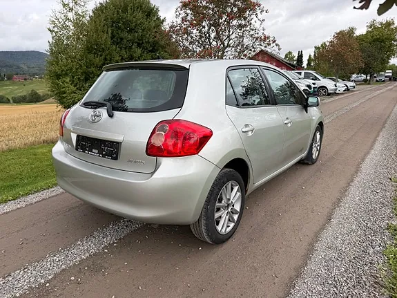 Toyota Auris 2010 photo 5