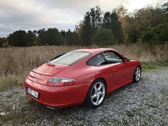 Porsche 911 Carrera 4 2003 photo 3