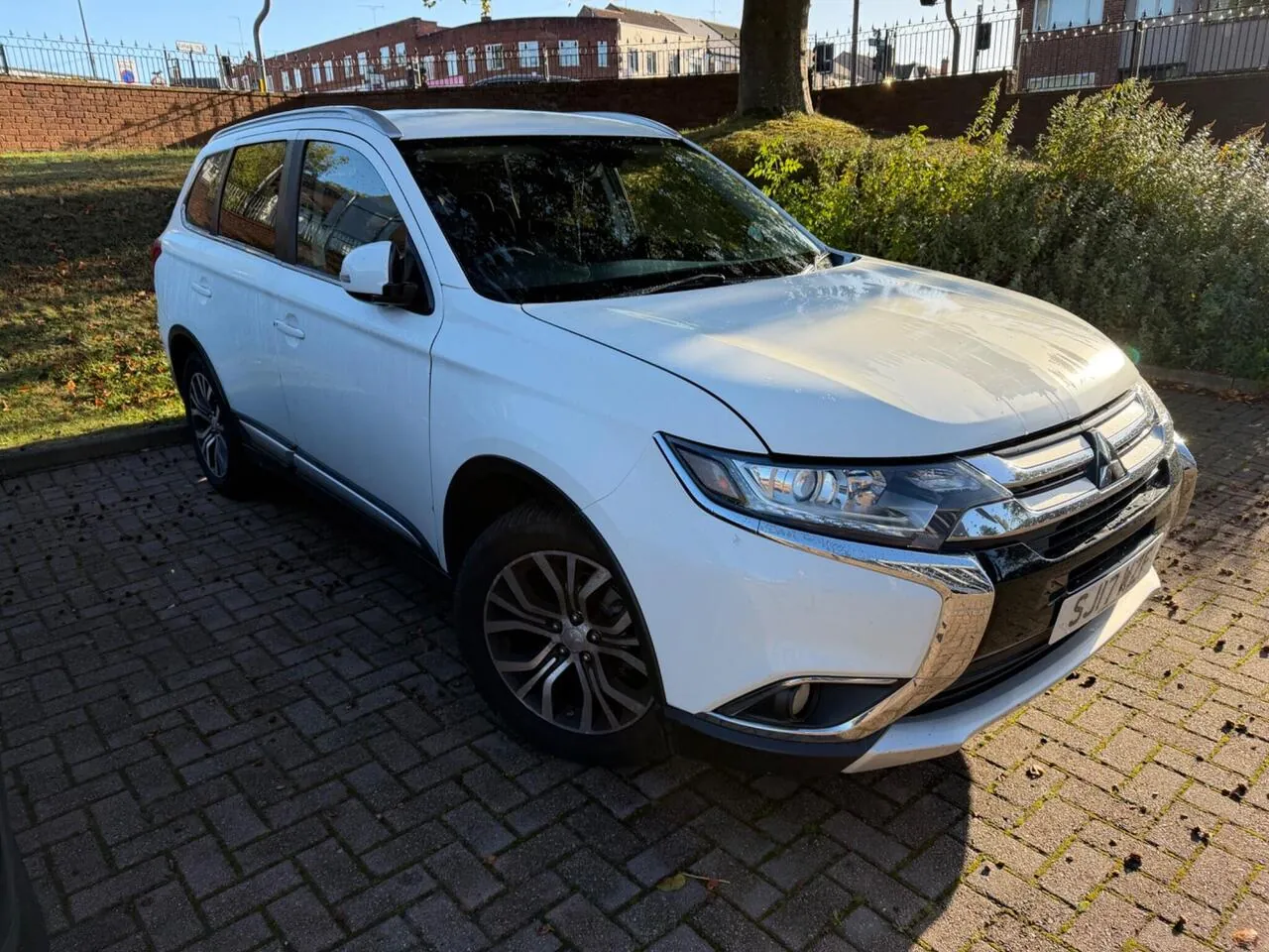 Mitsubishi Outlander 2017 photo 2