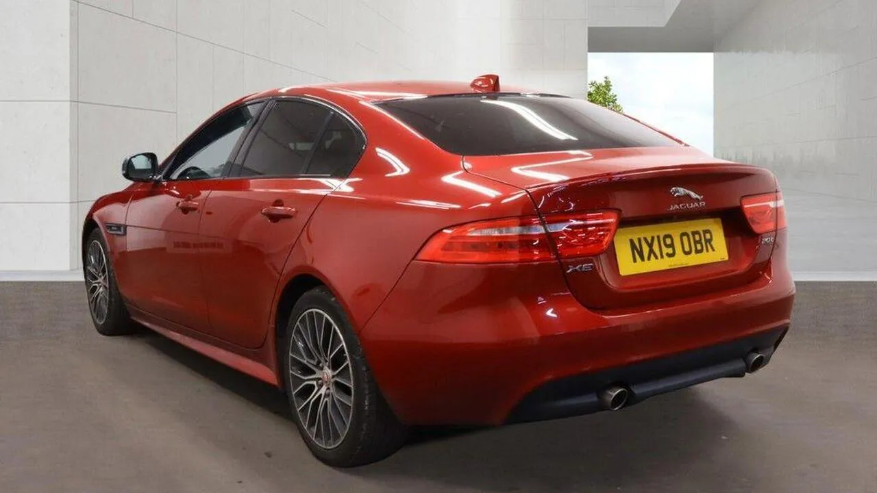 Jaguar Xe 2019 photo 5
