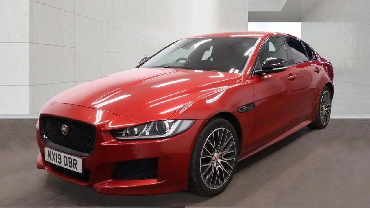 Jaguar Xe 2019 photo 4