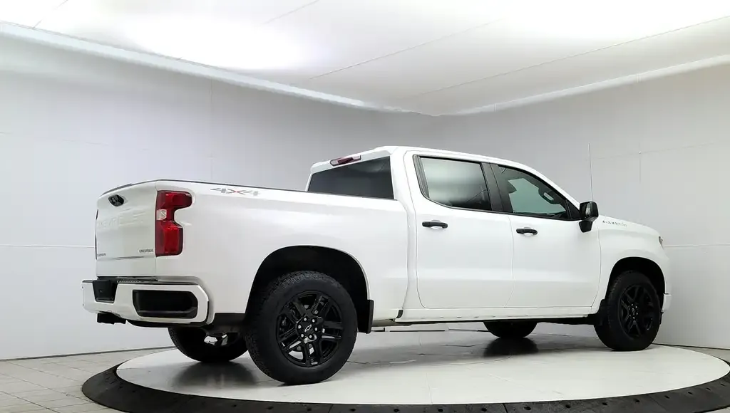 Chevrolet Silverado 1500 2025 photo 3