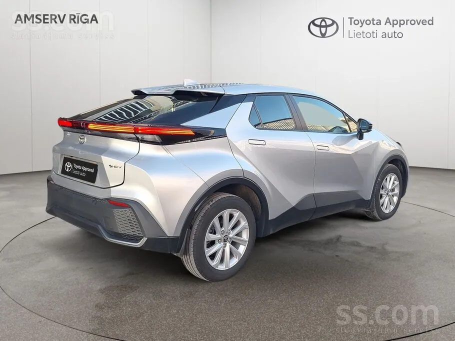 Toyota C-Hr 2026 photo 2