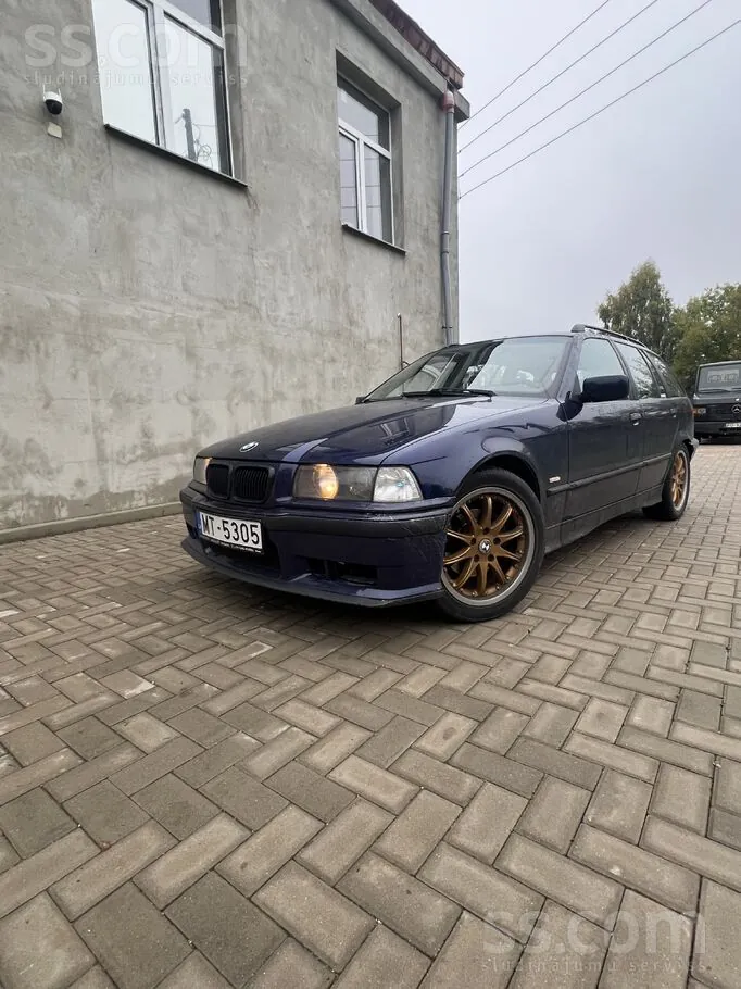 BMW 323 1997 photo 2