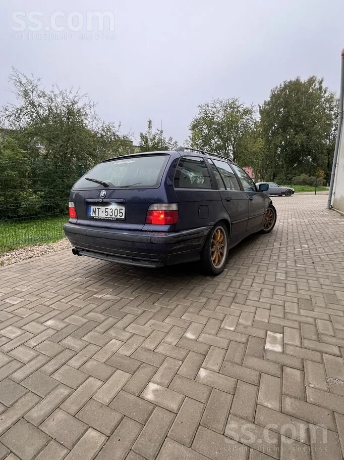 BMW 323 1997 photo 4