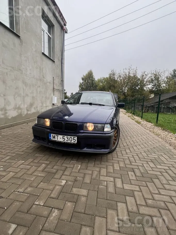 BMW 323