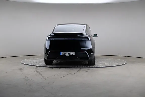 Tesla Model Y 2026 photo 5