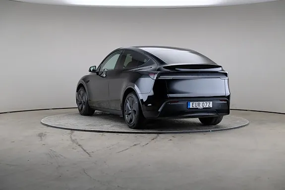 Tesla Model Y 2026 photo 2