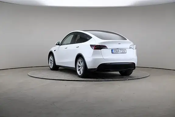 Tesla Model Y 2024 photo 2