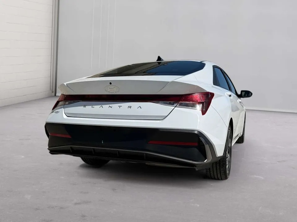 Hyundai Elantra 2025 photo 5
