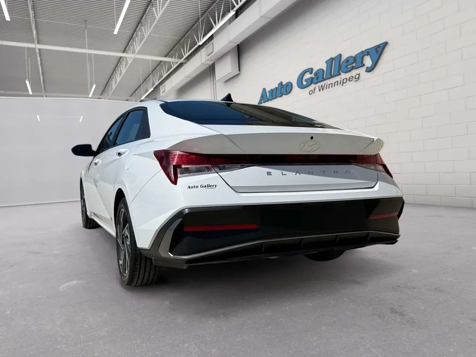 Hyundai Elantra 2025 photo 3